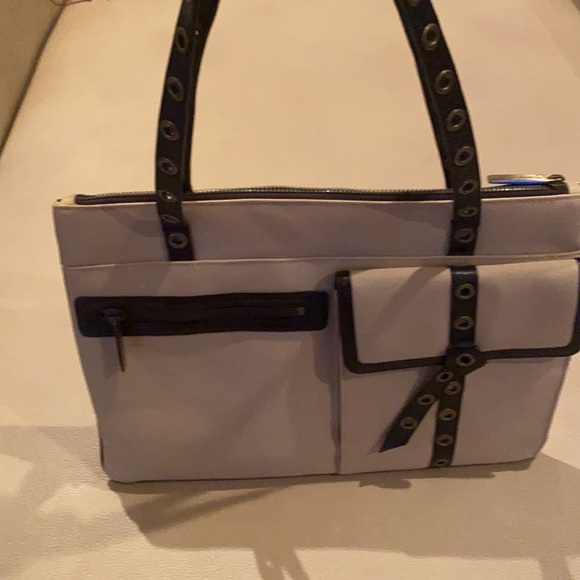 🌺 Stylish BCBG Maxazaria hand/shoulder bag - Picture 2 of 11